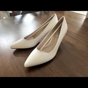 Sevyn White Vinci Pumps